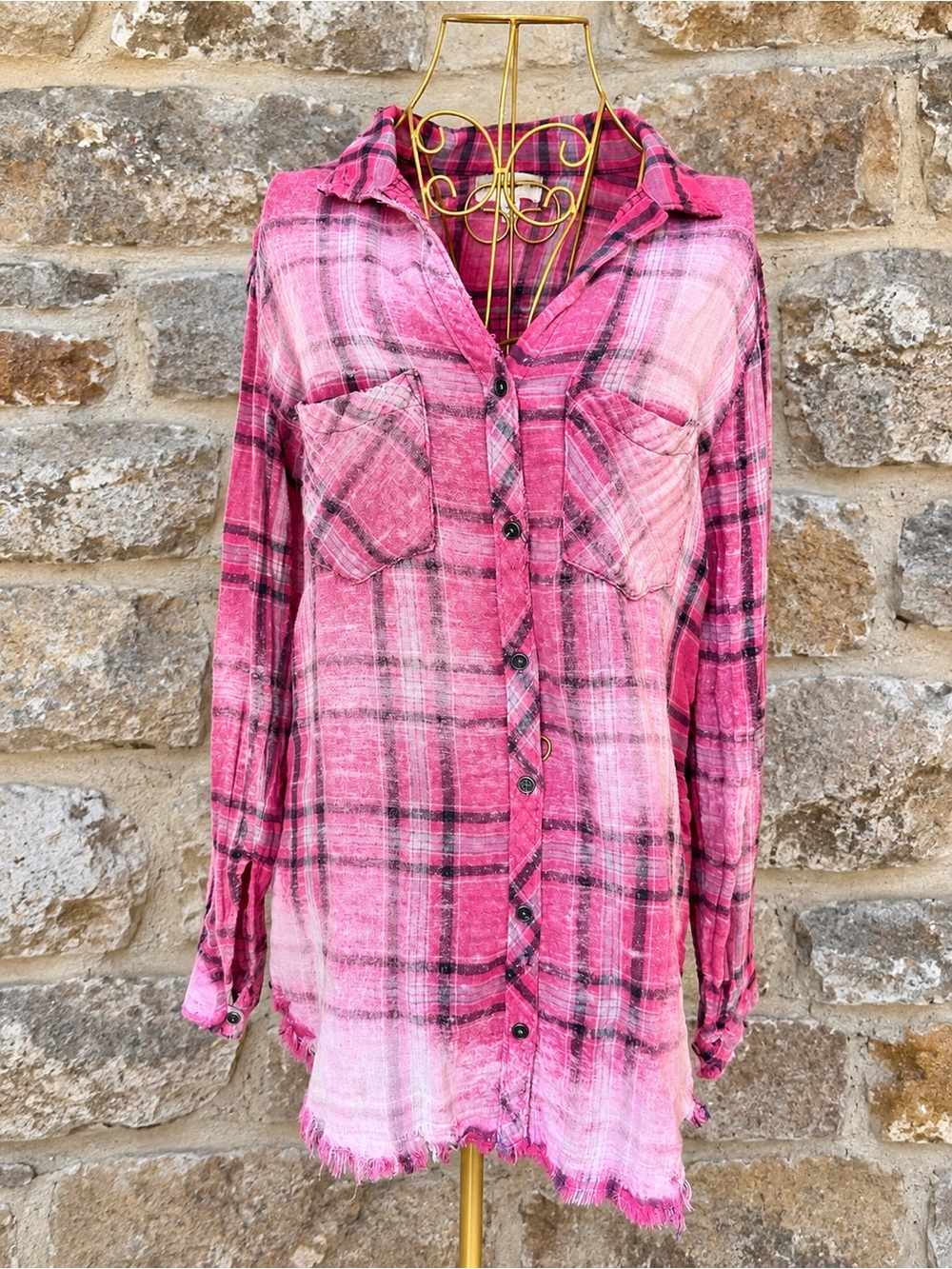 Cloth & Stone Pink Plaid Distressed Button Down Raw Hem